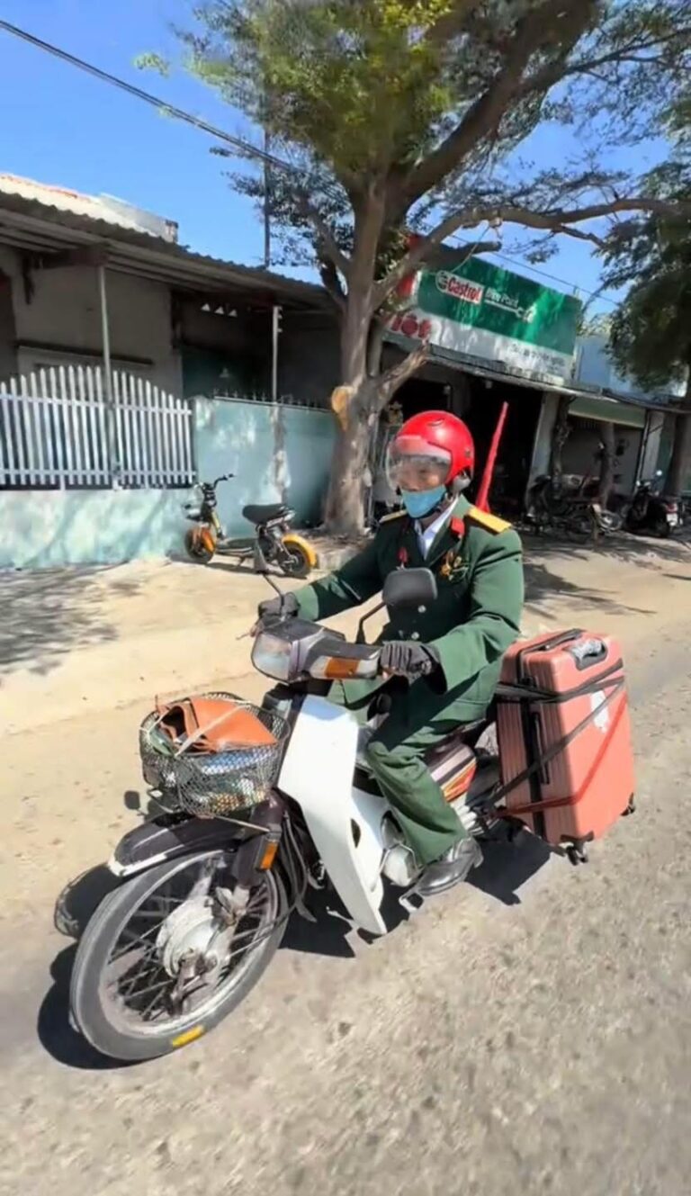 Vị trí mới nhất của cụ ông U80 đi xe máy từ Nghệ An vào TPHCM xem đại lễ 30/4, còn bao lâu nữa thì tới?